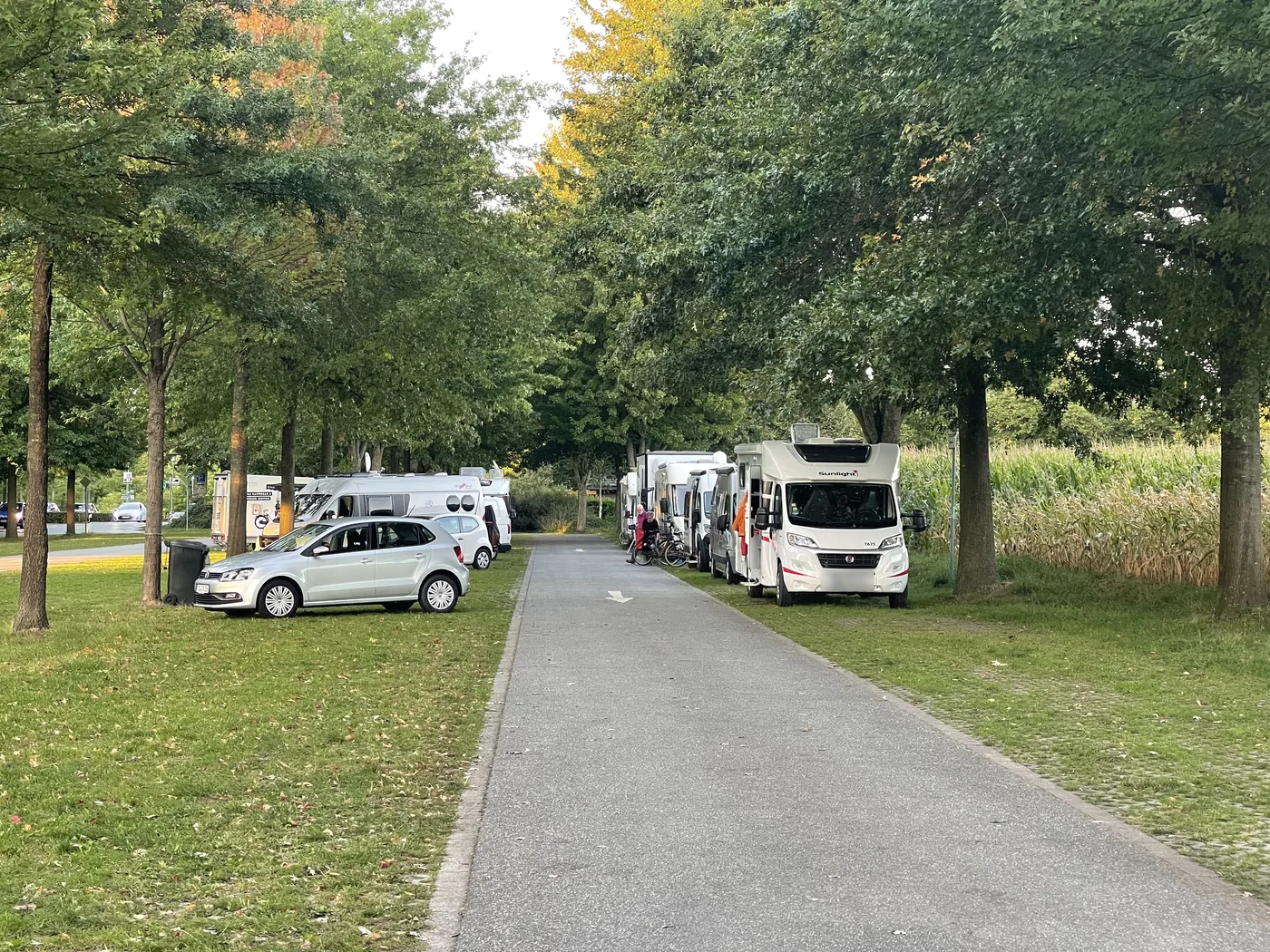 Tagsüber teilt man sich den Platz mit den Zoobesuchern.